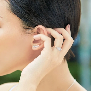 Bông tai bạc PNJSilver 0K88 – Thiết kế sang trọng, giảm giá 385k