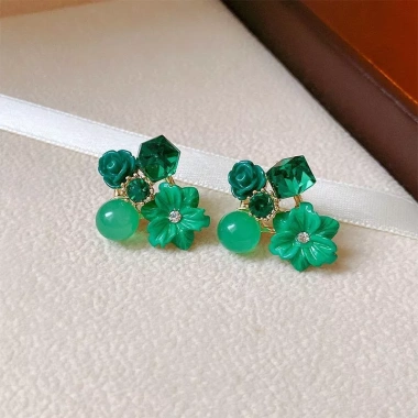 Bông tai cánh hoa ngọc trai châu Âu Mỹ sang trọng, nhẹ nhàng - giá 143.498₫