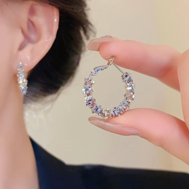 Bông tai hạt không đều phong cách tối giản Hàn Quốc Giá 38.540₫ giảm 19%