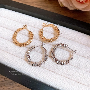 Bông tai hạt không đều phong cách tối giản Hàn Quốc Giá 38.540₫ giảm 19%