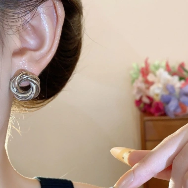 Bông Tai Kim Bạc Tròn Cổ Điển Thanh Lịch Sang Trọng Giá Giảm 22.560₫ 5