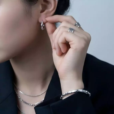 Bông tai Leana xoắn lấp lánh zirconia, phụ kiện thời trang nữ, giá ưu đãi 427.900₫
