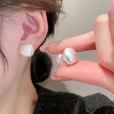 Bông tai ngọc trai hai mặt bạc đinh tán - Trang sức tối giản thanh lịch cho nữ, giá 76.140₫