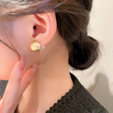 Bông tai ngọc trai hai mặt bạc đinh tán - Trang sức tối giản thanh lịch cho nữ, giá 76.140₫