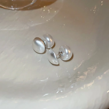 Bông tai ngọc trai hai mặt bạc đinh tán - Trang sức tối giản thanh lịch cho nữ, giá 76.140₫ 10 Bông tai ngọc trai hai mặt bạc đinh tán - Trang sức tối giản thanh lịch cho nữ, giá 76.140₫ 10