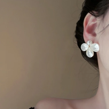Bông tai ngọc trai hoa mạ bạc Pháp ánh sáng thanh lịch, sang trọng, quà tặng nữ