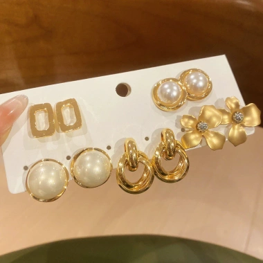 Bông tai ngọc trai hoa pháp retro thanh lịch - Phụ kiện thời trang cao cấp cho nữ, giá chỉ 53.580 VND 3 Bông tai ngọc trai hoa pháp retro thanh lịch - Phụ kiện thời trang cao cấp cho nữ, giá chỉ 53.580 VND 3