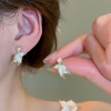 Bông tai ngọc trai nữ thiết kế cánh hoa thanh lịch – thời trang sang trọng, giá chỉ 37.600 VND 3