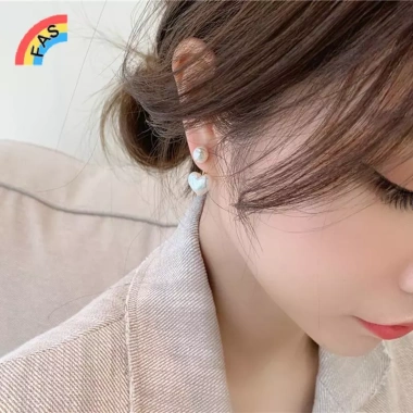 Bông tai ngọc trai tình yêu nhỏ đơn giản Hàn Quốc Dongdaemun cho bé gái - Giá 36.850₫ 6 Bông tai ngọc trai tình yêu nhỏ đơn giản Hàn Quốc Dongdaemun cho bé gái - Giá 36.850₫ 6