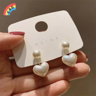 Bông tai ngọc trai tình yêu nhỏ đơn giản Hàn Quốc Dongdaemun cho bé gái - Giá 36.850₫ 7 Bông tai ngọc trai tình yêu nhỏ đơn giản Hàn Quốc Dongdaemun cho bé gái - Giá 36.850₫ 7