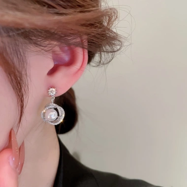 Bông Tai Nữ Bạc Zircon Siêu Flash Vòng Tròn Hoa Ngọc Trai Sang Trọng Cá Tính 7 Bông Tai Nữ Bạc Zircon Siêu Flash Vòng Tròn Hoa Ngọc Trai Sang Trọng Cá Tính 7
