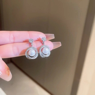 Bông Tai Nữ Bạc Zircon Siêu Flash Vòng Tròn Hoa Ngọc Trai Sang Trọng Cá Tính 10 Bông Tai Nữ Bạc Zircon Siêu Flash Vòng Tròn Hoa Ngọc Trai Sang Trọng Cá Tính 10