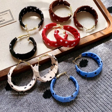Bông tai nữ chấm bi tròn phong cách vintage tối giản phụ kiện cao cấp đa năng giảm giá 22% 4 Bông tai nữ chấm bi tròn phong cách vintage tối giản phụ kiện cao cấp đa năng giảm giá 22% 4