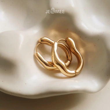 Bông tai nữ Clay Hoops Jesmee thiết kế độc đáo titanium mạ vàng - Giá 219.000₫ 5 Bông tai nữ Clay Hoops Jesmee thiết kế độc đáo titanium mạ vàng - Giá 219.000₫ 5