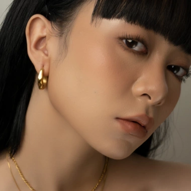 Bông tai nữ Clay Hoops Jesmee thiết kế độc đáo titanium mạ vàng - Giá 219.000₫