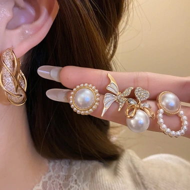 Bông tai retro Pháp hoa ngọc trai cao cấp, thanh lịch cho nữ - giảm giá 18% 2 Bông tai retro Pháp hoa ngọc trai cao cấp, thanh lịch cho nữ - giảm giá 18% 2