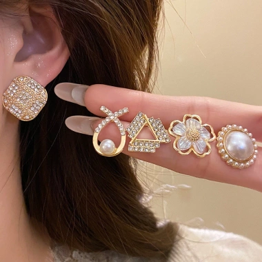 Bông tai retro Pháp hoa ngọc trai cao cấp, thanh lịch cho nữ - giảm giá 18% 4 Bông tai retro Pháp hoa ngọc trai cao cấp, thanh lịch cho nữ - giảm giá 18% 4