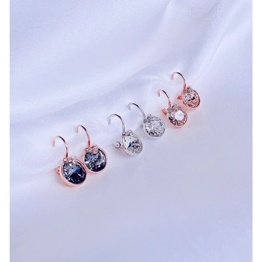 Bông tai Swarovski BELLA V - Hoa tai đá pha lê sang trọng, nữ tính, giảm 21% 770.000₫ 4