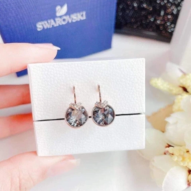 Bông tai Swarovski BELLA V - Hoa tai đá pha lê sang trọng, nữ tính, giảm 21% 770.000₫ 8