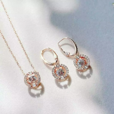 Bông tai Swarovski hoa tai dancing đá tròn sang trọng, nữ tính - Giá ưu đãi 770.000đ 4 Bông tai Swarovski hoa tai dancing đá tròn sang trọng, nữ tính - Giá ưu đãi 770.000đ 4