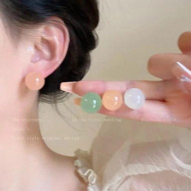 Bông tai viên tròn nhiều màu Hàn Quốc cá tính, dễ phối đồ - 27.000đ