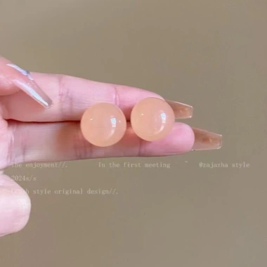 Bông tai viên tròn nhiều màu Hàn Quốc cá tính, dễ phối đồ - 27.000đ