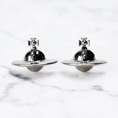 Bông tai Vivienne Westwood sao Thổ NANA - Thiết kế sang trọng, giá ưu đãi 267.368₫ 10 Bông tai Vivienne Westwood sao Thổ NANA - Thiết kế sang trọng, giá ưu đãi 267.368₫ 10