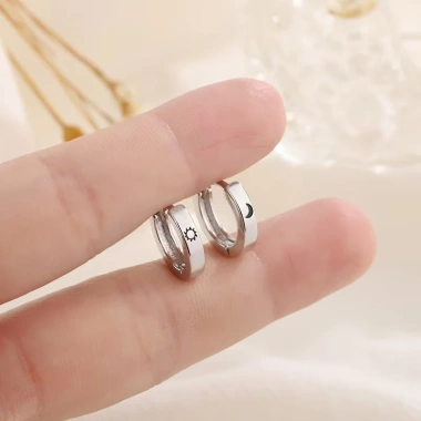 Bông tai vòng bạc LYRIA 925 - Thiết kế tối giản mặt trời và mặt trăng, bông tai mịn cho nữ, quà Tết Ngọ 2.026 giá 79.999đ 6