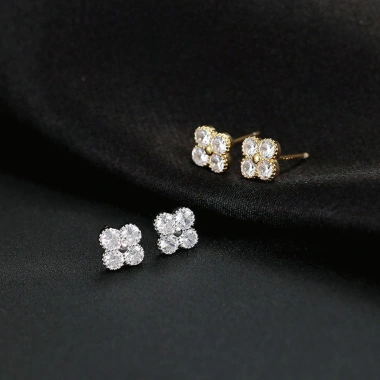 Bông tai zircon hình cỏ bốn lá - Quà tặng Lễ Tình Nhân, giảm giá 20% chỉ 37.967₫ 4 Bông tai zircon hình cỏ bốn lá - Quà tặng Lễ Tình Nhân, giảm giá 20% chỉ 37.967₫ 4