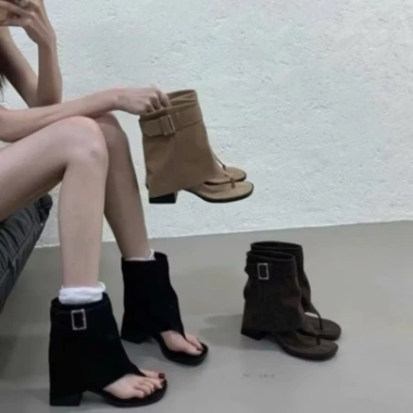 Boot cao gót xỏ ngón đế vuông hot trendy - Giá chỉ 254,250₫ - Thời trang mùa thu