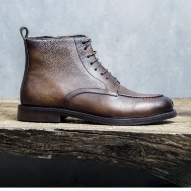 Boot nam ZANE cổ lửng da bê xám, zip kéo hông, mạnh mẽ - 6.337.500₫ 2 Boot nam ZANE cổ lửng da bê xám, zip kéo hông, mạnh mẽ - 6.337.500₫ 2