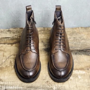 Boot nam ZANE cổ lửng da bê xám, zip kéo hông, mạnh mẽ - 6.337.500₫ 3 Boot nam ZANE cổ lửng da bê xám, zip kéo hông, mạnh mẽ - 6.337.500₫ 3