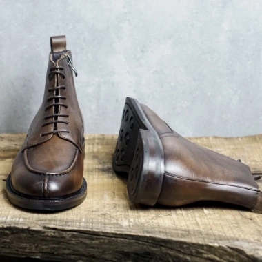 Boot nam ZANE cổ lửng da bê xám, zip kéo hông, mạnh mẽ - 6.337.500₫ 5 Boot nam ZANE cổ lửng da bê xám, zip kéo hông, mạnh mẽ - 6.337.500₫ 5