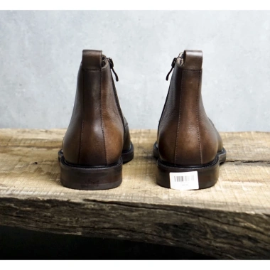 Boot nam ZANE cổ lửng da bê xám, zip kéo hông, mạnh mẽ - 6.337.500₫ 6 Boot nam ZANE cổ lửng da bê xám, zip kéo hông, mạnh mẽ - 6.337.500₫ 6