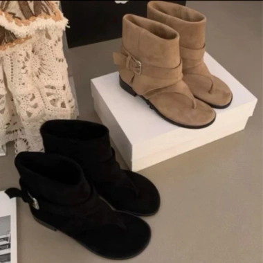Boots xẹp xỏ ngón cổ lửng da sáp, da nỉ, trendy cá tính, hàng VNXK - giảm 22% 3 Boots xẹp xỏ ngón cổ lửng da sáp, da nỉ, trendy cá tính, hàng VNXK - giảm 22% 3