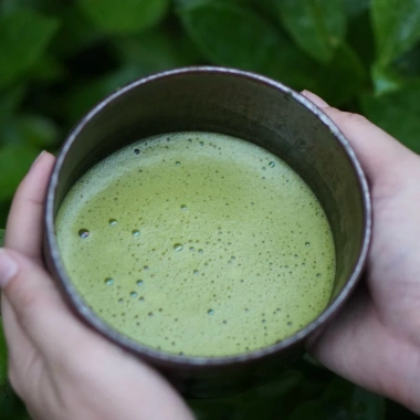 Bột Matcha Nguyên Chất Lạc Yên Trà 100gr – Giá ưu đãi 135.000đ, Tinh chất xanh, Hương thơm độc đáo 4 Bột Matcha Nguyên Chất Lạc Yên Trà 100gr – Giá ưu đãi 135.000đ, Tinh chất xanh, Hương thơm độc đáo 4