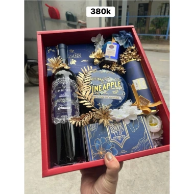 Box Quà Tết Cổ Tích kèm Túi Xách HPNY – Giá ưu đãi 389.999₫, giảm từ 483.599₫ 9 Box Quà Tết Cổ Tích kèm Túi Xách HPNY – Giá ưu đãi 389.999₫, giảm từ 483.599₫ 9
