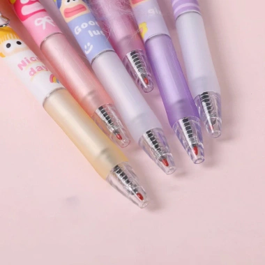 Bút gel đen hoạt hình bộ 4 cho sinh viên - Kiểu dễ thương, tóc búp bê, giá 32.000₫ 5 Bút gel đen hoạt hình bộ 4 cho sinh viên - Kiểu dễ thương, tóc búp bê, giá 32.000₫ 5