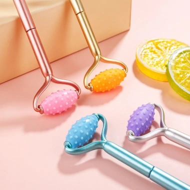 Bút gel mini hình lăn massage – Viết siêu êm, trang trí bàn học 2.025 chỉ 12.222 VND 2