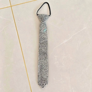 Cà vạt full kim cương đen đầu máy phong cách punk, choker vòng cổ hình học dài, giá 133.920₫