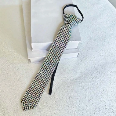 Cà vạt full kim cương đen đầu máy phong cách punk, choker vòng cổ hình học dài, giá 133.920₫