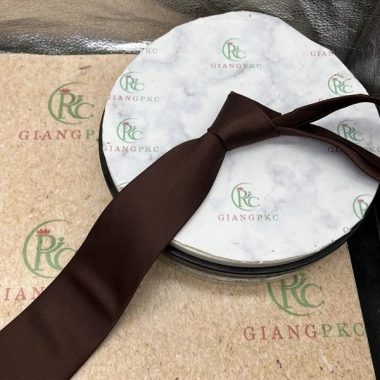 Cà vạt nam nâu socola 8cm gân tự thắt sang trọng 2.024 Giangpkc 65.000đ