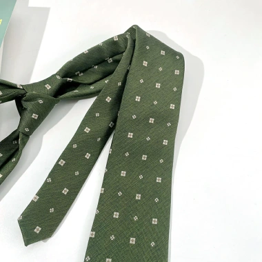 Cà vạt nam Polysilk sang trọng họa tiết chấm xanh lá - Giá ưu đãi 175.000₫ 8