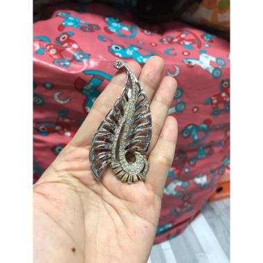 Cài áo hình chiếc lá: phong cách tự nhiên, giá chỉ 30.000đ giảm từ 36.000đ