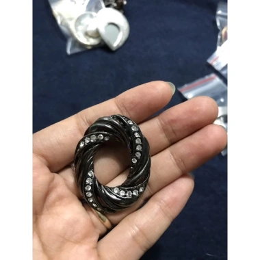 Cài Khăn Choàng Cổ Thời Trang Giá 15.000đ - Giảm Đến 30% Phong Cách Nữ Trẻ 2 Cài Khăn Choàng Cổ Thời Trang Giá 15.000đ - Giảm Đến 30% Phong Cách Nữ Trẻ 2