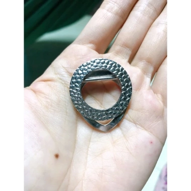 Cài Khăn Choàng Cổ Thời Trang Giá 15.000đ - Giảm Đến 30% Phong Cách Nữ Trẻ 13 Cài Khăn Choàng Cổ Thời Trang Giá 15.000đ - Giảm Đến 30% Phong Cách Nữ Trẻ 13