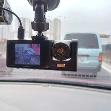 Camera hành trình 3 mắt 1.080p tốc độ cao, hồng ngoại siêu nét - Giá chỉ 365.000₫ 4 Camera hành trình 3 mắt 1.080p tốc độ cao, hồng ngoại siêu nét - Giá chỉ 365.000₫ 4