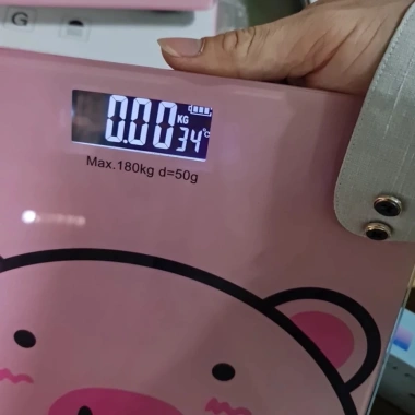 Cân điện tử theo dõi sức khỏe họa tiết heo hồng dễ thương – Tặng pin, tiện ích 24/7, chỉ 109k 4