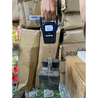 Cân treo điện tử mini 50kg cầm tay bỏ túi - Siêu bền, đa năng cho hành lý, câu cá, chợ - Tặng pin, giá 237.500₫ 5 Cân treo điện tử mini 50kg cầm tay bỏ túi - Siêu bền, đa năng cho hành lý, câu cá, chợ - Tặng pin, giá 237.500₫ 5