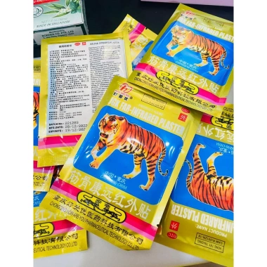 Cao dán cọp 7 chữ Thái Lan - Hộp 100 gói (4 miếng) Giá ưu đãi 462.700₫